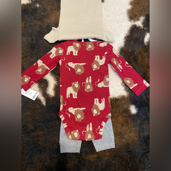 Carters 3-piece Lion Onesie and Pant Set - Picture 2 of 3